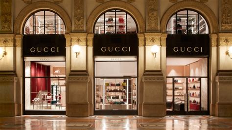 magasin usine gucci milano|gucci store in milan.